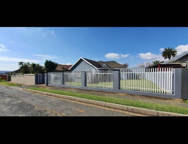 3 BEDROOM HOUSE FOR SALE IN REGENTS PARK
